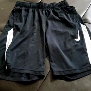 BOYS NIKE DRI FIT SHORTS SIZE M